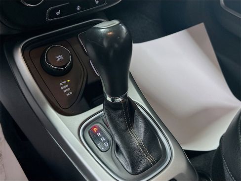 Used 2018 Jeep Compass Latitude w/ Cold Weather Group image 16