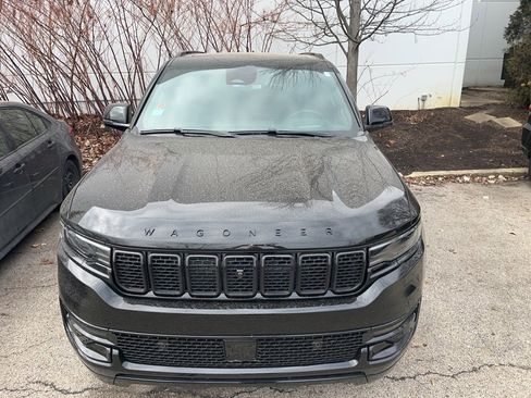 Used 2024 Jeep Wagoneer Series II w/ Convenience Group I image 2