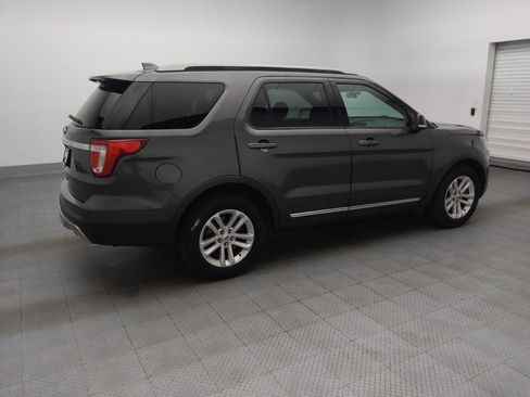 Used 2017 Ford Explorer XLT FWD image 10
