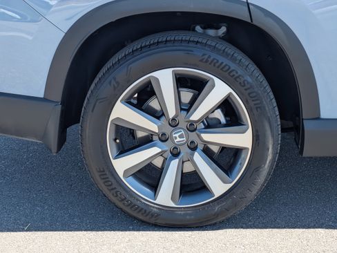 Used 2025 Honda Pilot Touring image 9