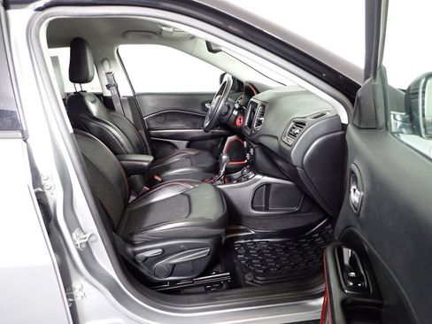 Used 2019 Jeep Compass Trailhawk image 32