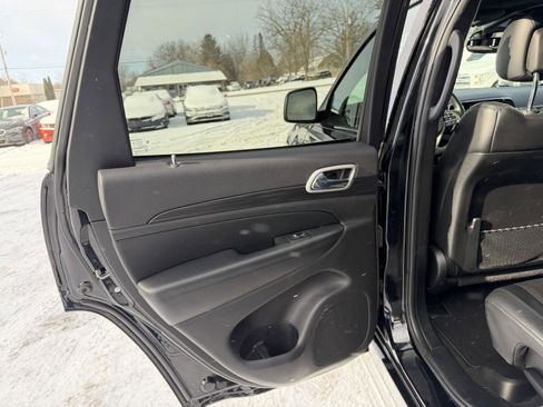 Used 2020 Jeep Grand Cherokee Altitude image 18
