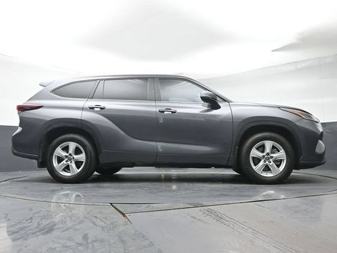 Certified 2024 Toyota Highlander LE AWD/4WD image 37