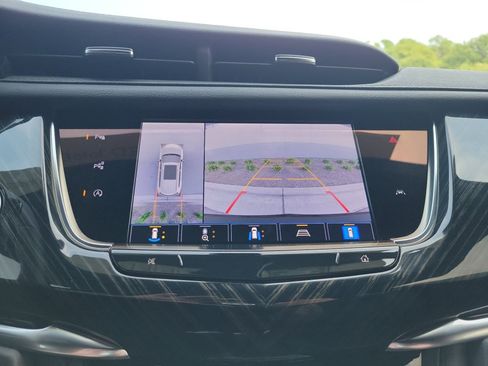 Used 2025 Cadillac XT6 Premium Luxury w/ Technology Package FWD image 19
