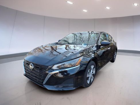 Used 2024 Nissan Altima 2.5 S image 2