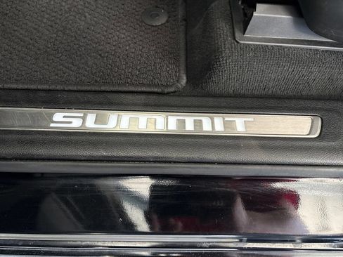 Used 2023 Jeep Grand Cherokee Summit w/ Luxury Tech Group V AWD/4WD image 46
