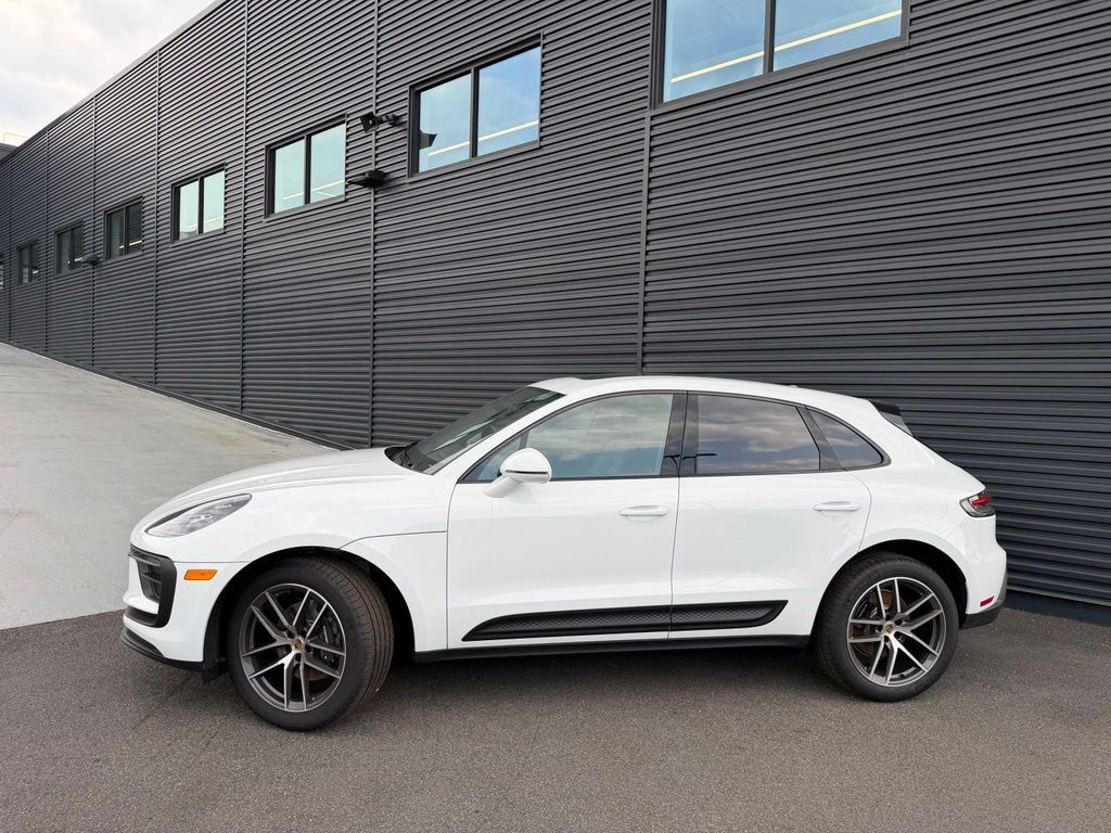 Used 2026 Porsche Macan AWD/4WD image 2