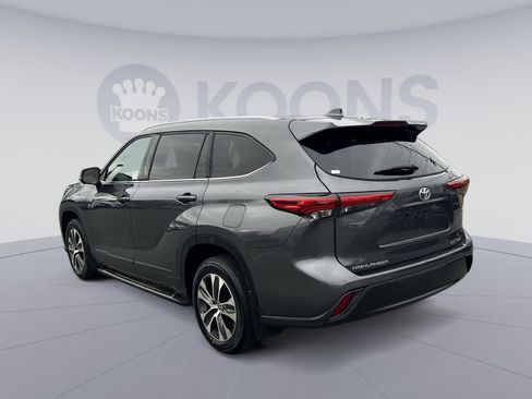 Used 2022 Toyota Highlander XLE image 7