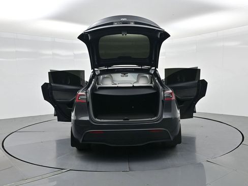 Used 2025 Tesla Model Y Long Range image 38