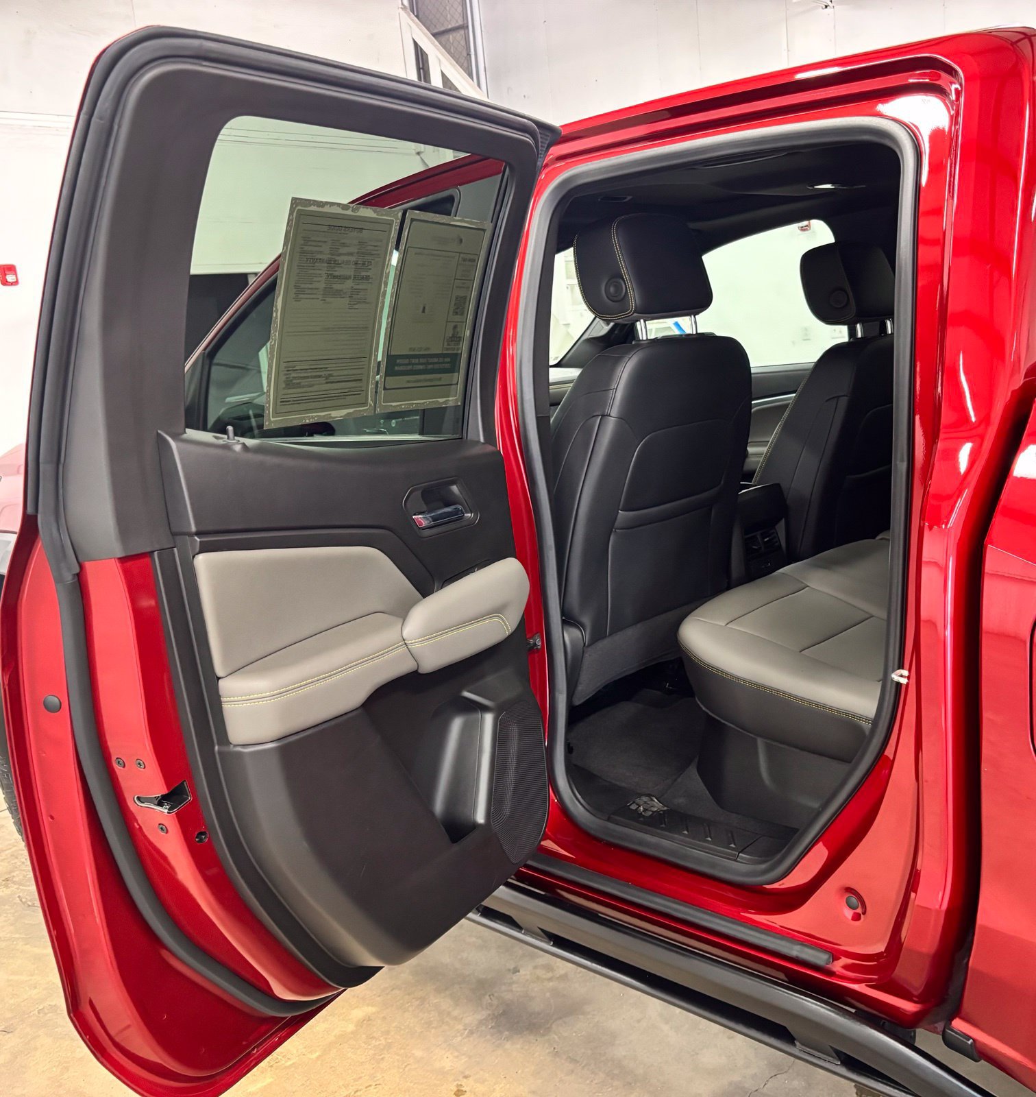Used 2024 Chevrolet Colorado ZR2 w/ ZR2 Convenience Package III AWD/4WD image 23