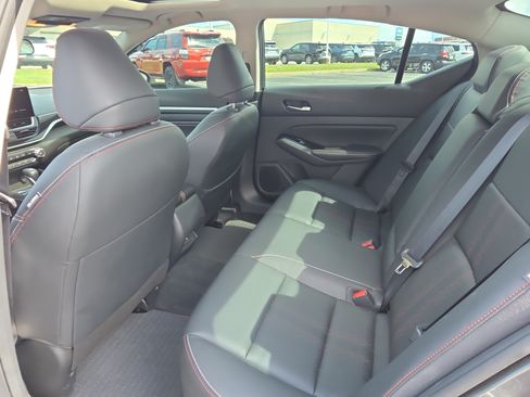 Used 2023 Nissan Altima 2.5 SR w/ SR Premium Package FWD image 11