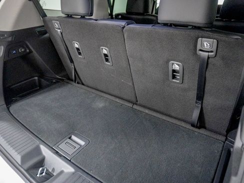 Used 2025 Honda Pilot Touring image 9