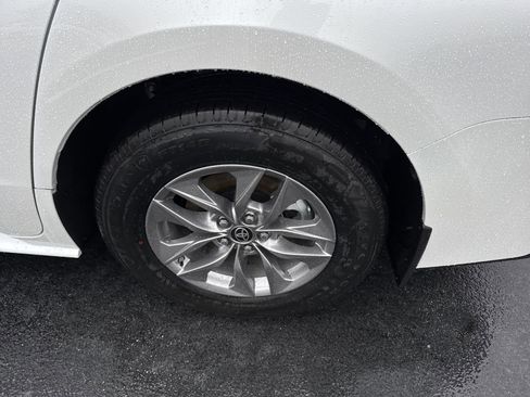 New 2025 Toyota Sienna XLE w/ XLE Plus Package image 11