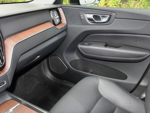 Used 2023 Volvo XC60 B5 Plus w/ Protection Package Premier image 27