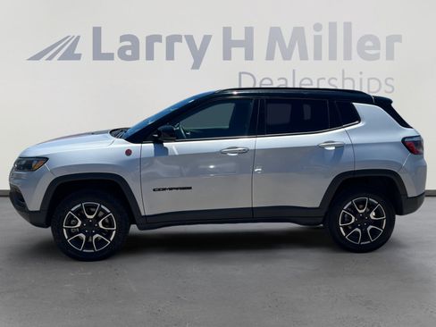 Certified 2024 Jeep Compass Trailhawk AWD/4WD image 2