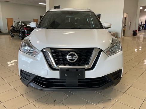 Used 2020 Nissan Kicks SV image 2