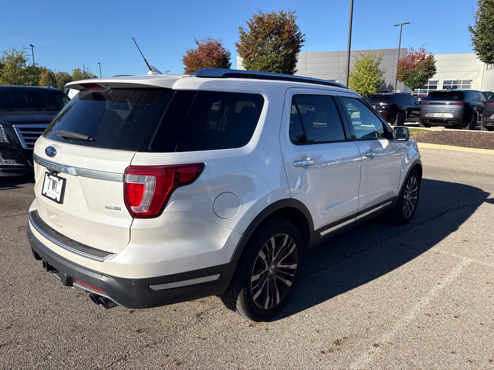 Used 2018 Ford Explorer Platinum AWD/4WD image 5