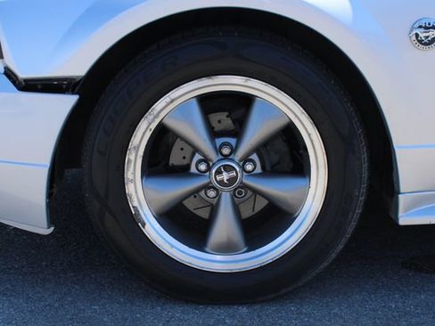Used 2004 Ford Mustang Convertible RWD image 21