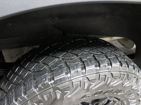 Used 2023 Chevrolet Silverado 1500 ZR2 w/ Technology Package image 39