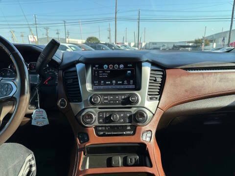 Used 2019 Chevrolet Suburban Premier AWD/4WD image 25