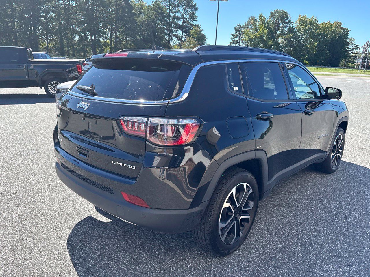 Used 2023 Jeep Compass Limited AWD/4WD image 10
