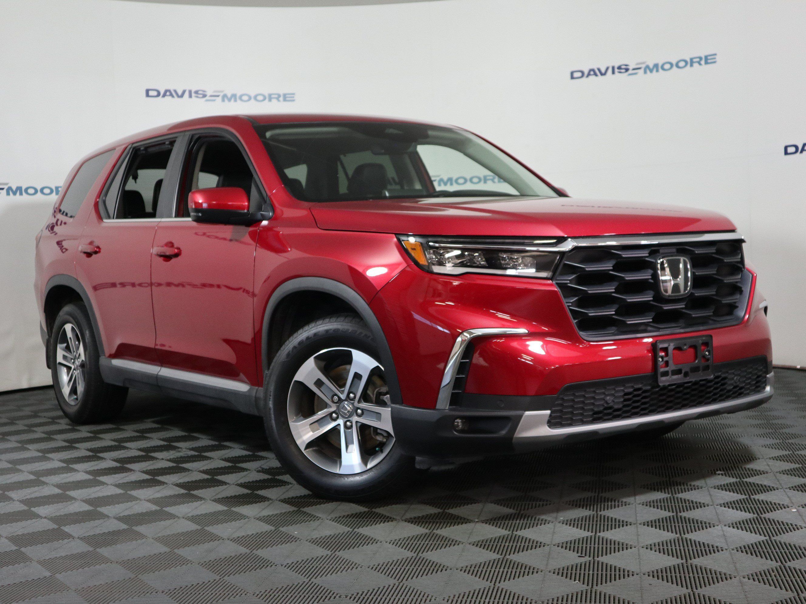Used 2025 Honda Pilot EX-L image 2