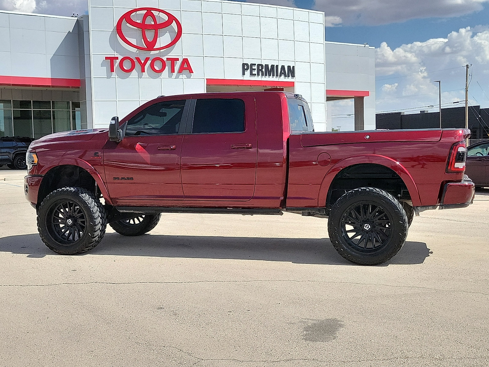 Used 2024 RAM 2500 Limited AWD/4WD image 2