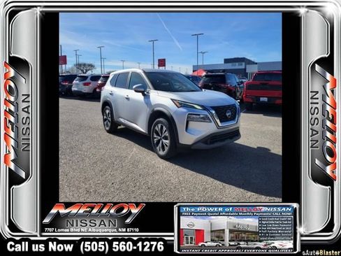 Used 2023 Nissan Rogue SV image 4