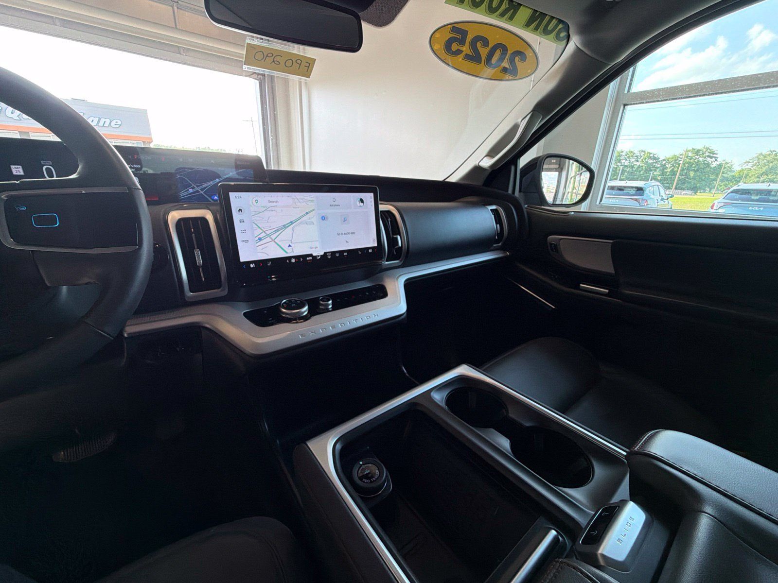 Used 2025 Ford Expedition Active AWD/4WD image 30