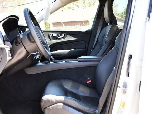 Used 2023 Volvo XC60 B5 Plus w/ Climate Package AWD/4WD image 11