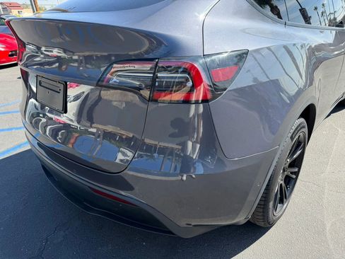 Used 2020 Tesla Model Y Long Range image 9