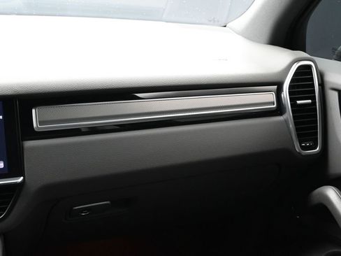 Certified 2023 Porsche Cayenne Platinum Edition AWD/4WD image 22