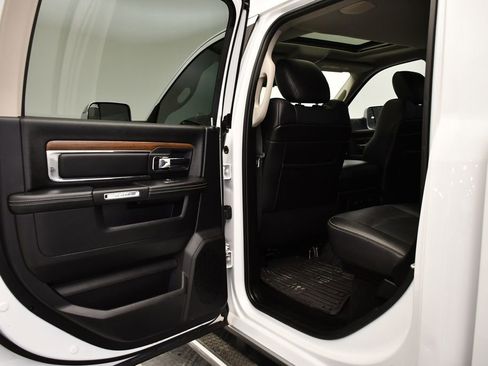 Used 2015 RAM 1500 Laramie w/ Convenience Group image 43