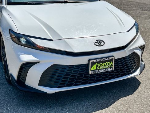 Used 2025 Toyota Camry SE FWD image 5