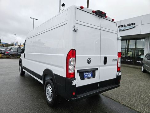 Used 2025 RAM ProMaster 2500 w/ Convenience Group image 3