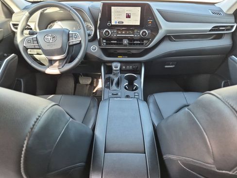 Certified 2026 Toyota Highlander XLE AWD/4WD image 13