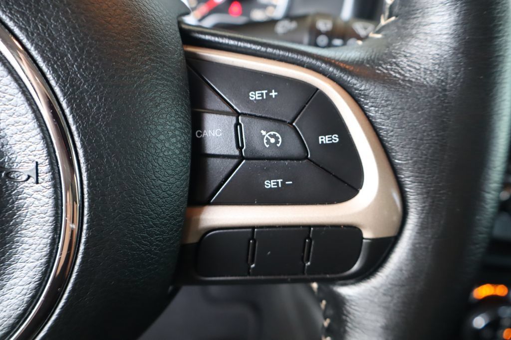 Used 2017 Jeep Renegade Limited FWD image 20