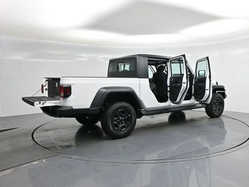 Used 2020 Jeep Gladiator Sport image 6