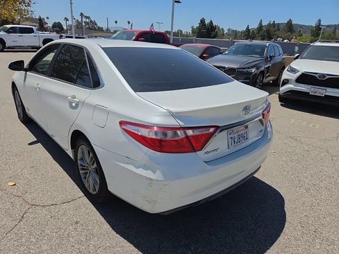 Used 2017 Toyota Camry SE FWD image 3