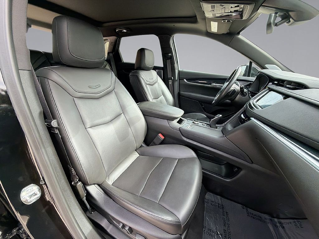 Certified 2024 Cadillac XT5 Premium Luxury AWD/4WD image 16