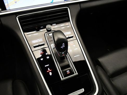 Used 2020 Porsche Panamera 4 image 30