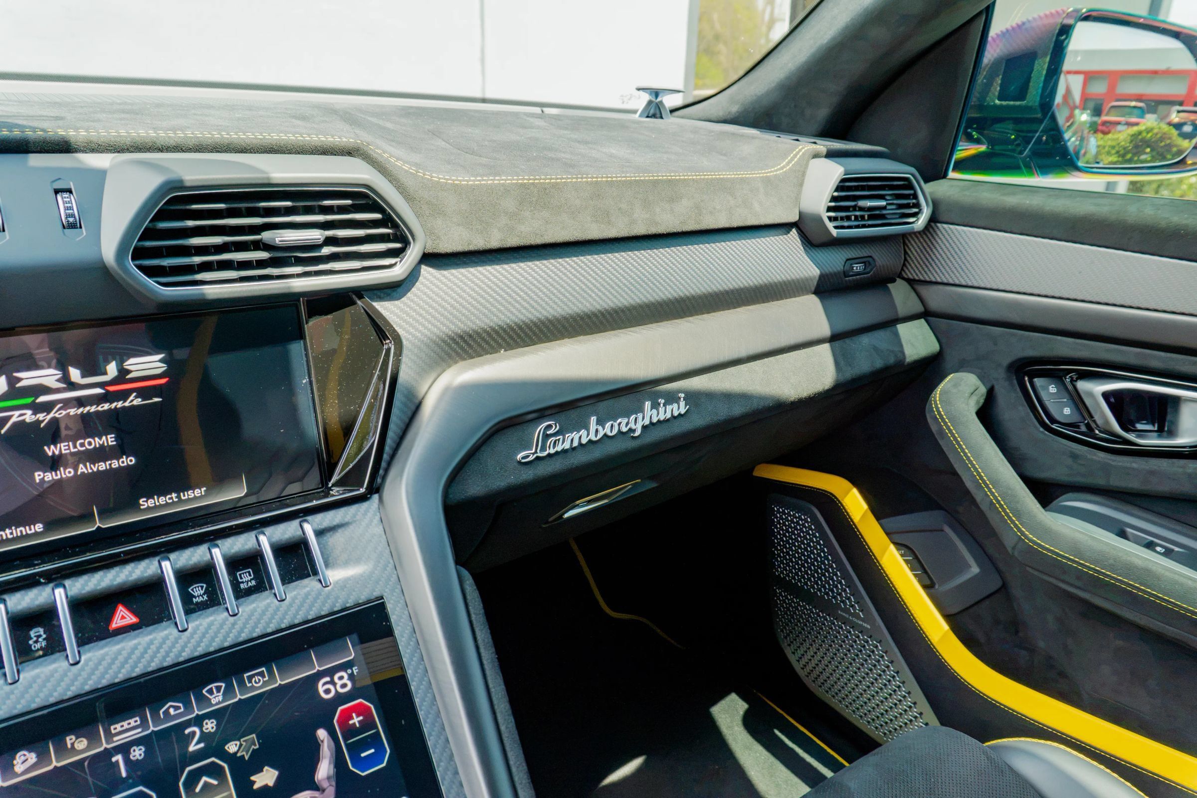 Used 2024 Lamborghini Urus Performante AWD/4WD image 65