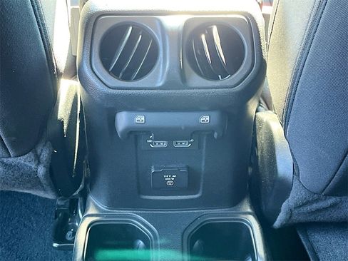 Used 2023 Jeep Gladiator Overland image 31