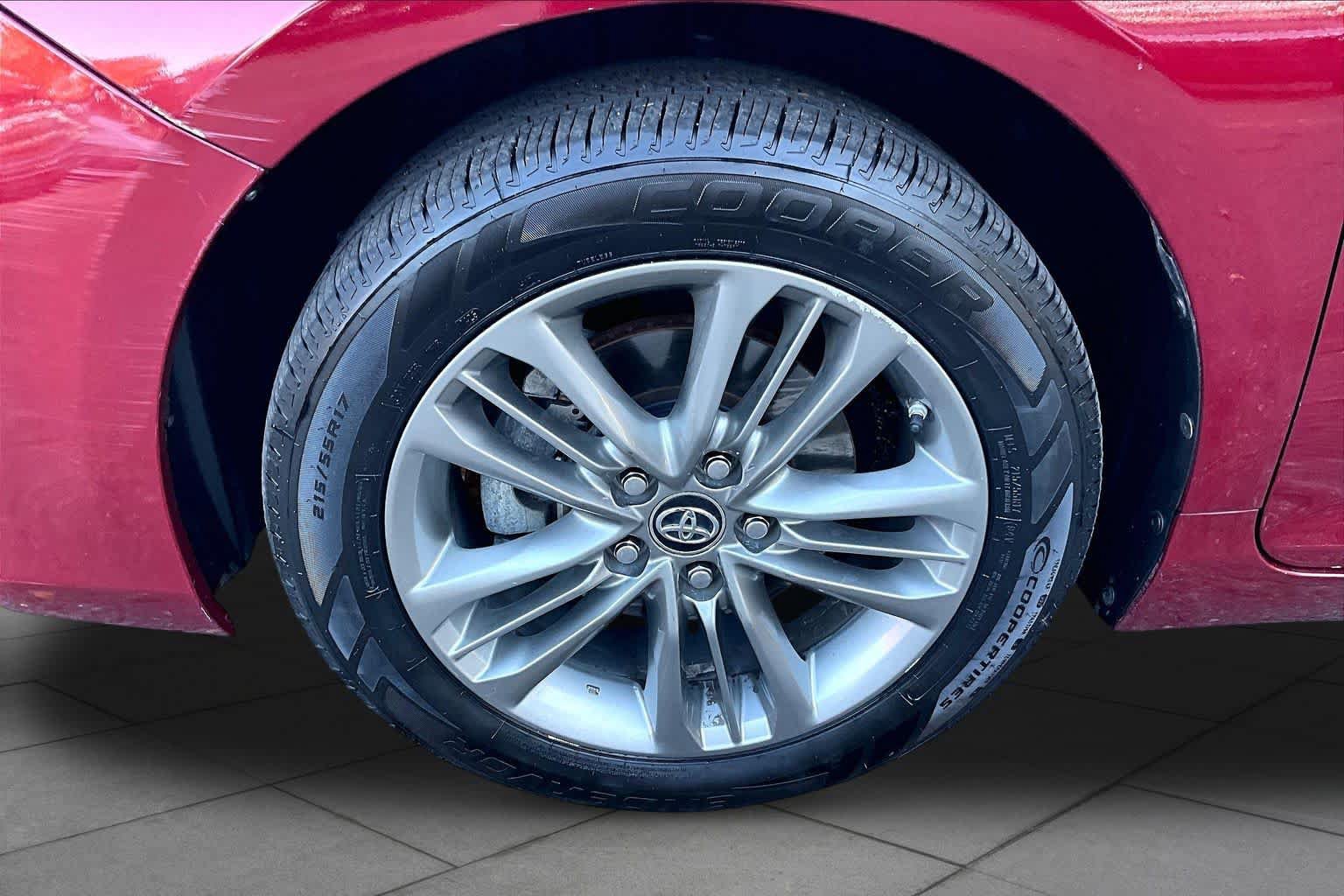 Used 2016 Toyota Camry SE FWD image 11