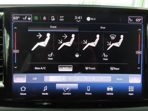Used 2023 Chrysler Pacifica Touring-L FWD image 27
