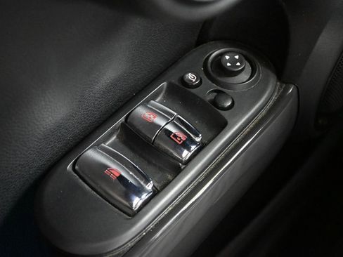 Used 2017 MINI Cooper Convertible image 28