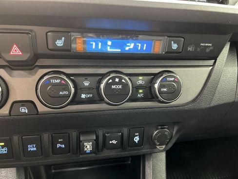 Used 2023 Toyota Tacoma TRD Sport w/ TRD Premium Sport Package AWD/4WD image 23