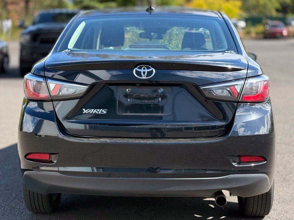 Used 2019 Toyota Yaris LE FWD image 4