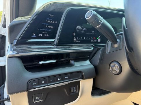 Used 2021 Cadillac Escalade ESV Premium Luxury image 27