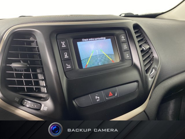 Used 2018 Jeep Cherokee Latitude w/ Safety Group AWD/4WD image 2